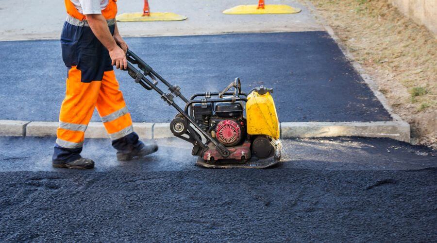 Expert Emergency Roof Repairs services in Mont Belvieu, TX
